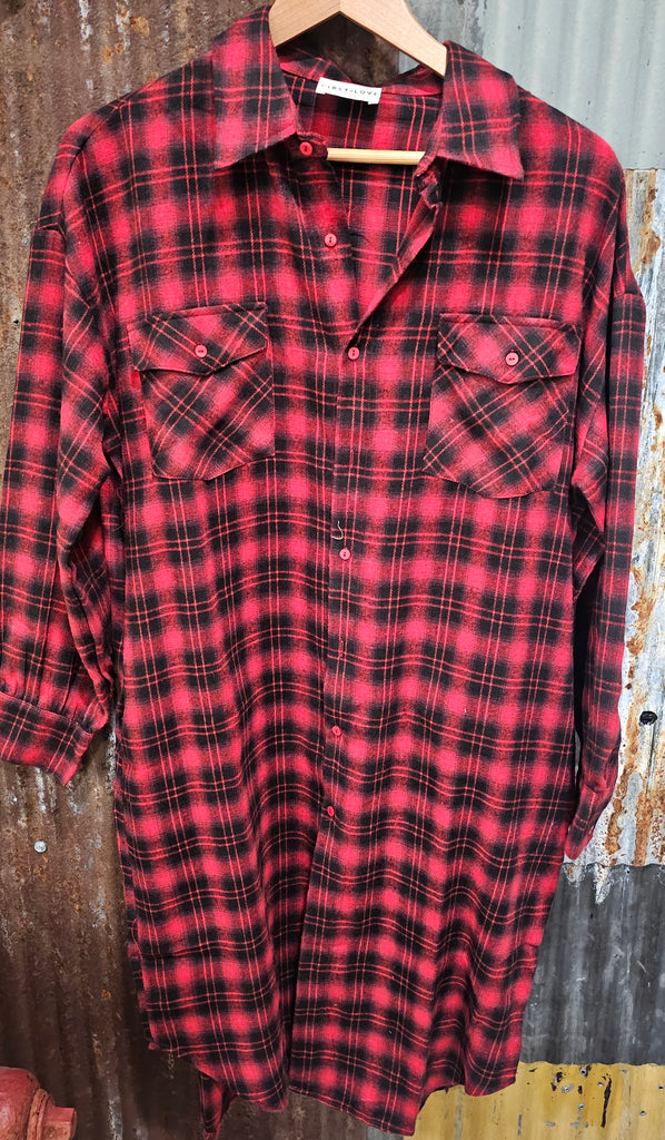 RED PLAID BUTTON DOWN WITH POCKETS