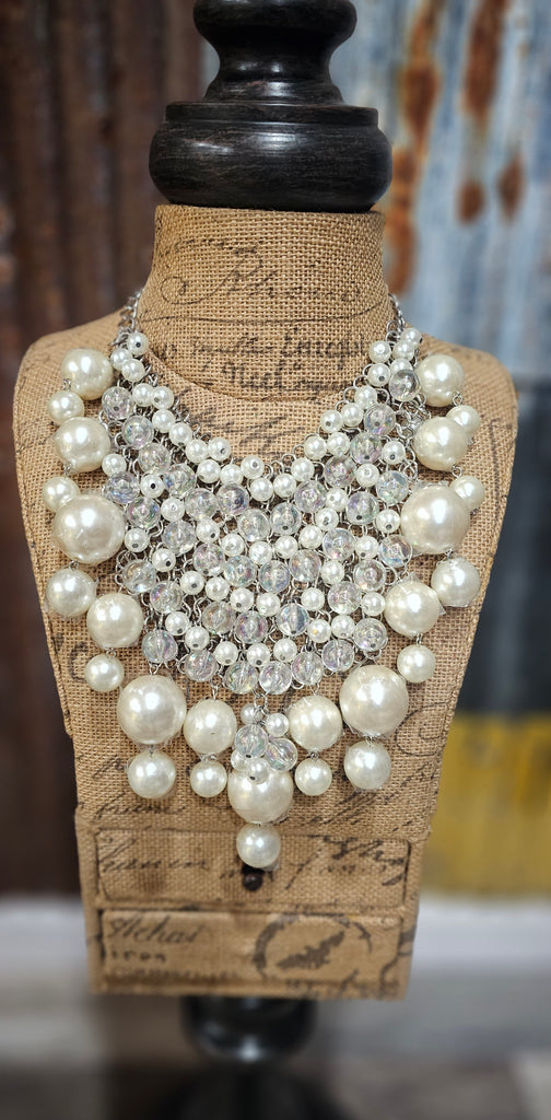 PEARL RUNWAY STATEMENT NECKLACE
