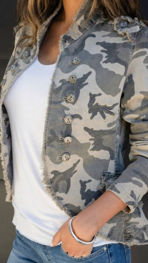 CAMO FITTED JACKET