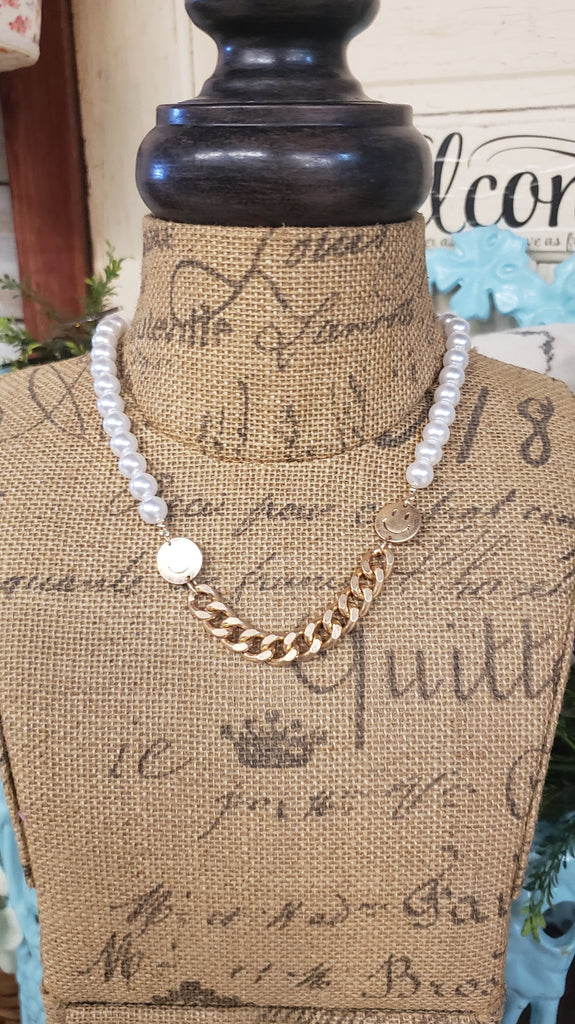 CHUNKY PEARL & SMILE NECKLACE