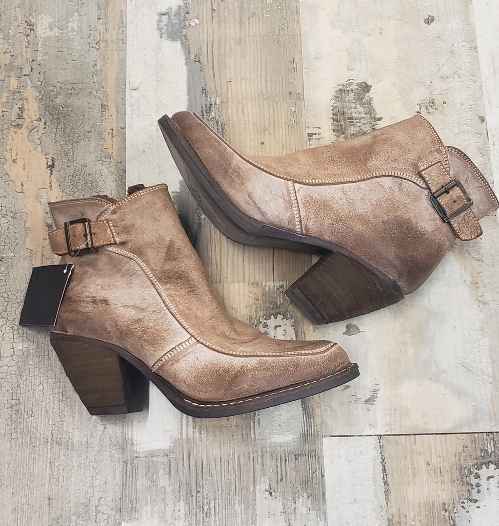TAUPE DISTRESSED LEATHER BOOTIE