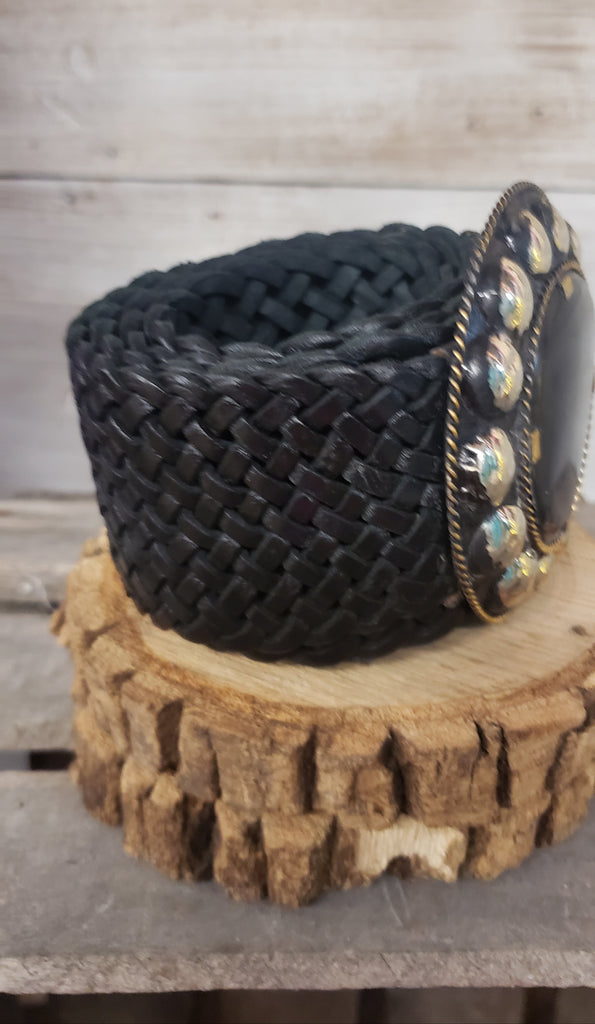 BLACK LEATHER WITH ROUND CONCHO