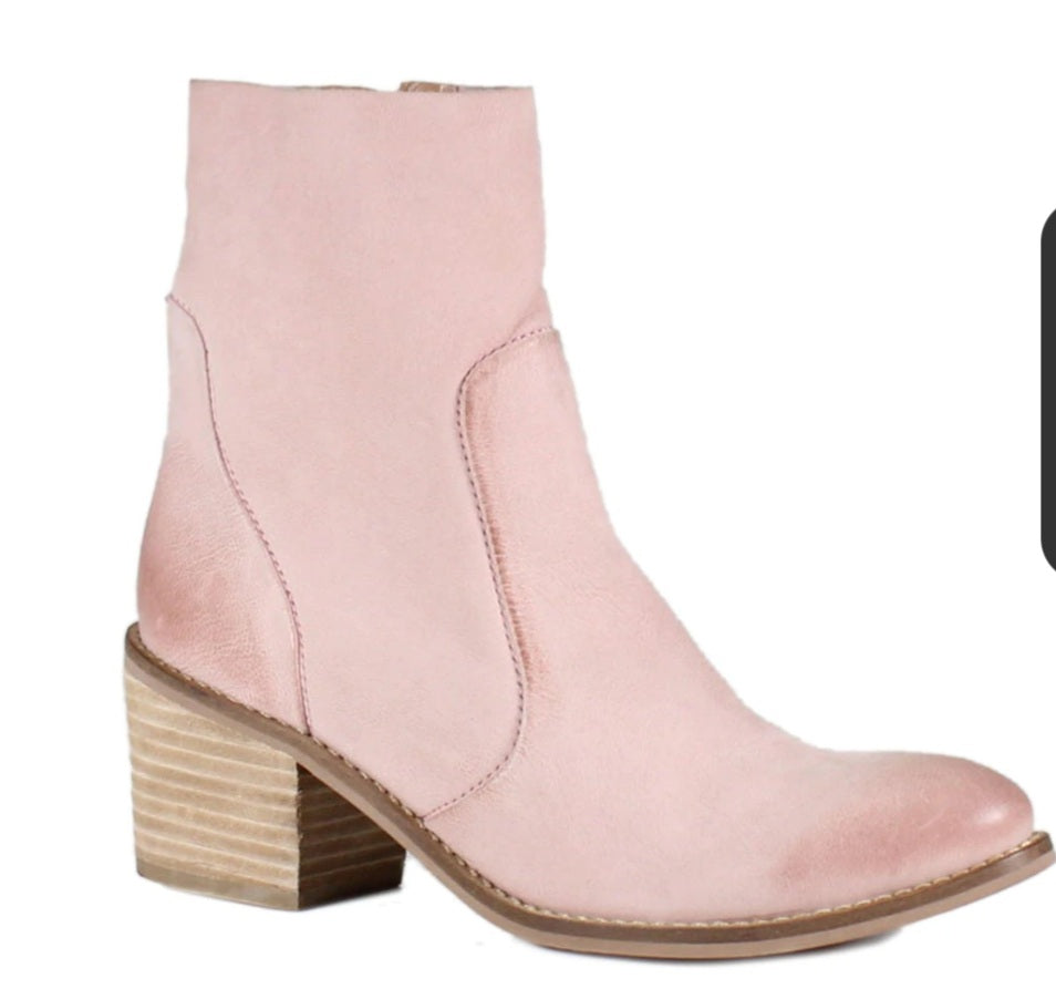 PALE PINK LEATHER DIBA TRUE MAJESTIC BOOTS