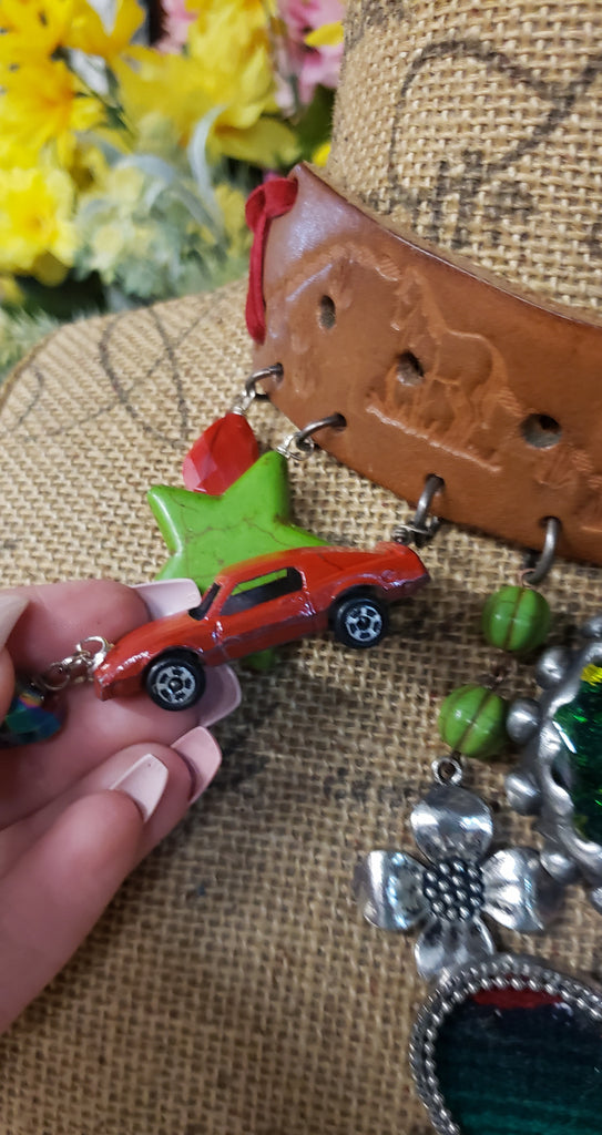 SERAPE LEATHER CHOKER WITH RED CAR