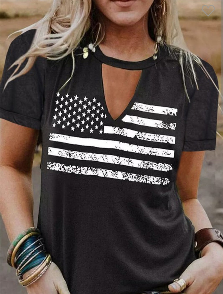 BLACK TEE WITH AMERICAN FLAG